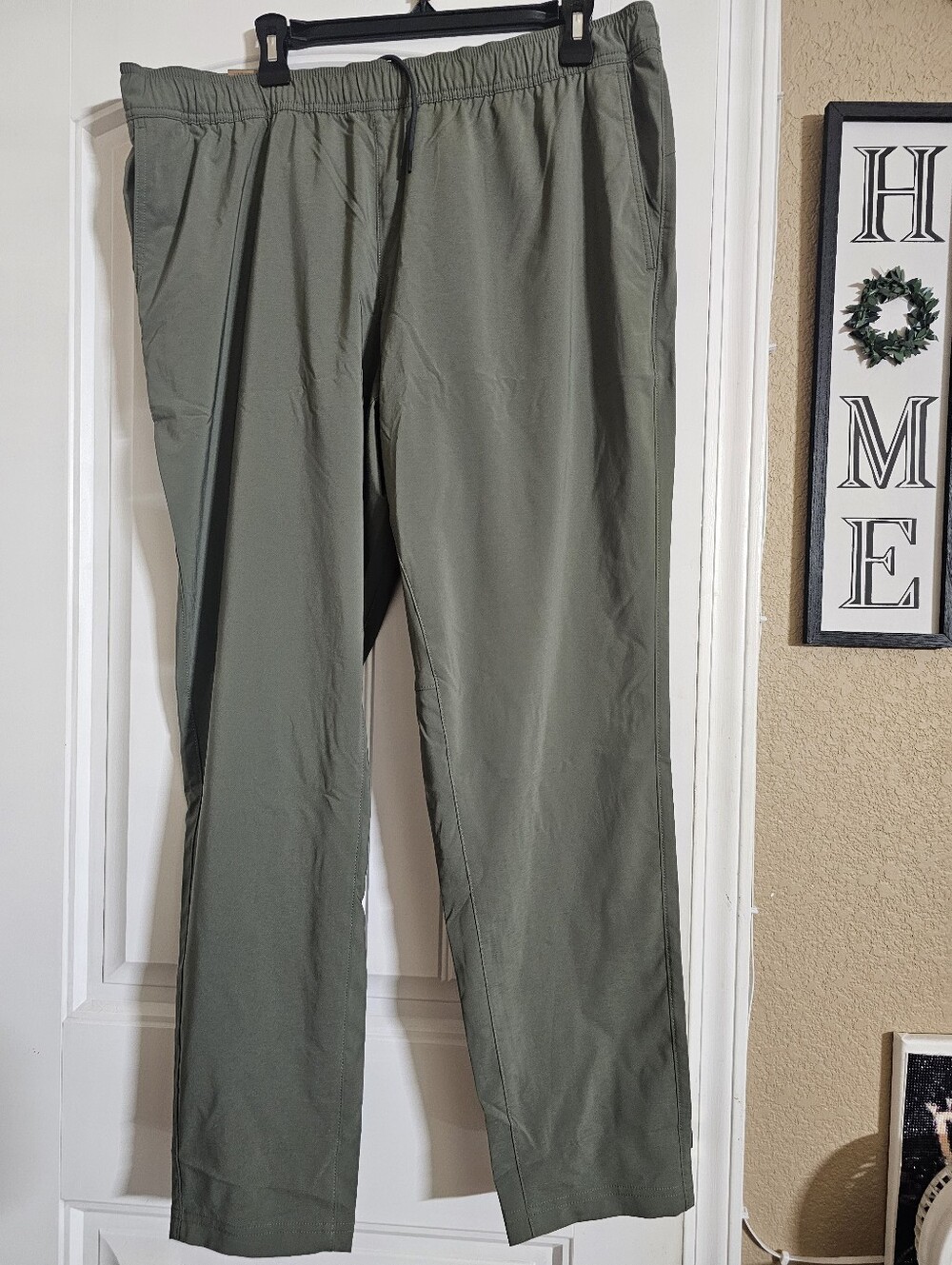 New mens size XL  EDDIE BAUER woven pants (Green 96% Polyester 4%spandex)